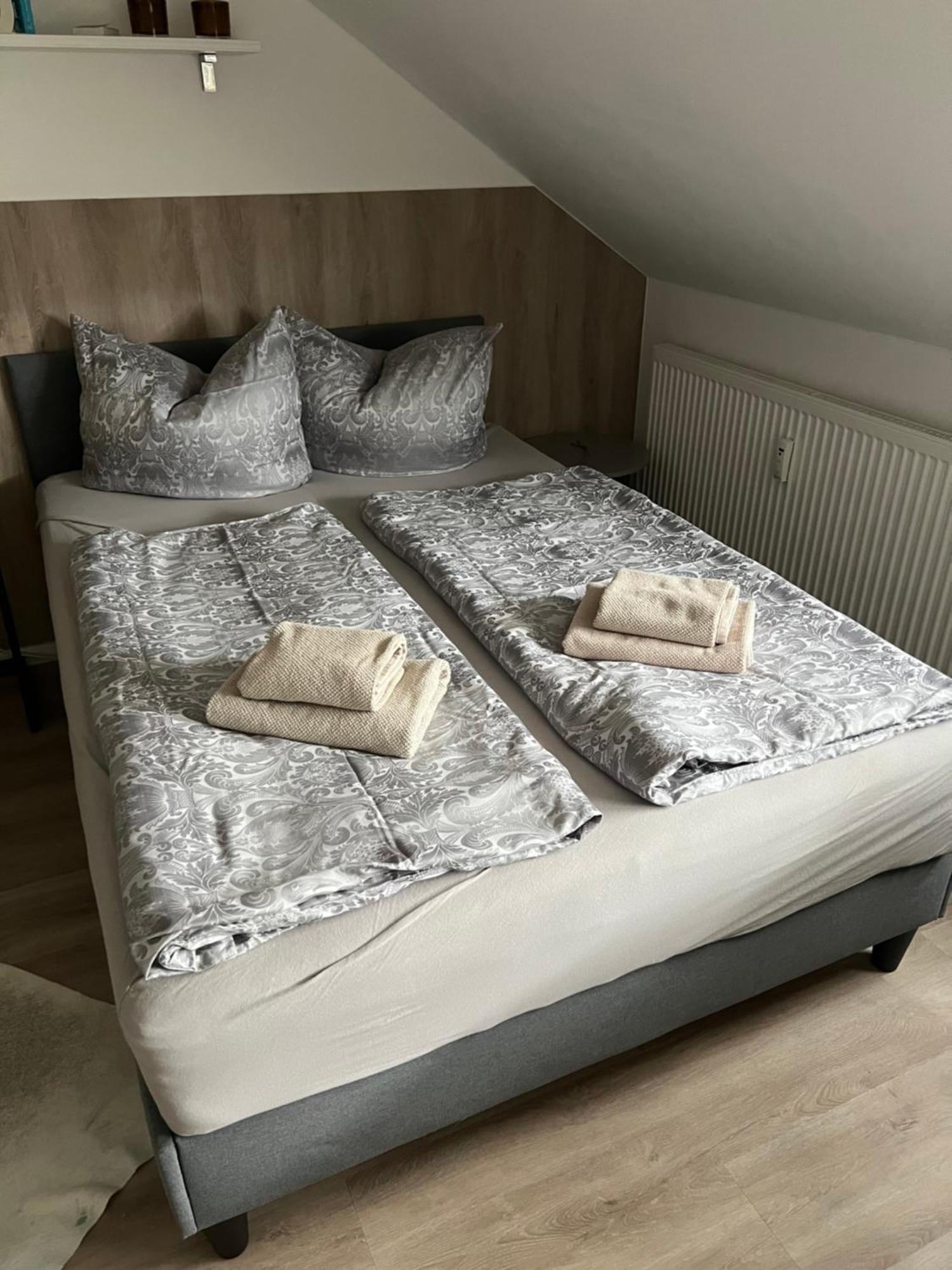 Grosse Gemuetliche Ferienwohnung Mit Klimaanlage, Parkplatz Inklusive Top ! Fürth Dış mekan fotoğraf